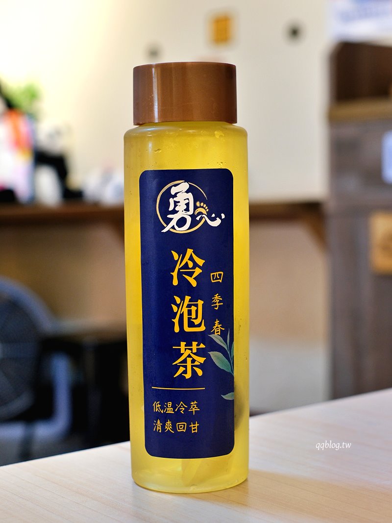 苗栗通宵︱勇心豆花.媽祖賜名的黑白雙色豆花,盤子是可愛的熊貓造型 @QQ的懶骨頭 苗栗通宵︱勇心豆花.媽祖賜名的黑白雙色豆花,盤子是可愛的熊貓造型 @QQ的懶骨頭