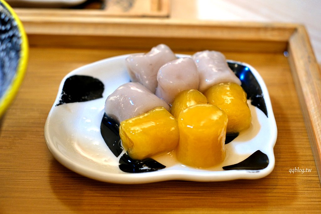苗栗通宵︱勇心豆花.媽祖賜名的黑白雙色豆花,盤子是可愛的熊貓造型 @QQ的懶骨頭 苗栗通宵︱勇心豆花.媽祖賜名的黑白雙色豆花,盤子是可愛的熊貓造型 @QQ的懶骨頭