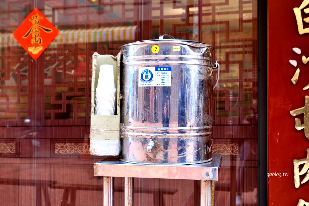 苗栗通霄︱李記白沙屯肉餅店．白沙屯拱天宮前百年老店的餅香，每日現烤現賣，鹹蛋糕反而深得我心 @QQ的懶骨頭