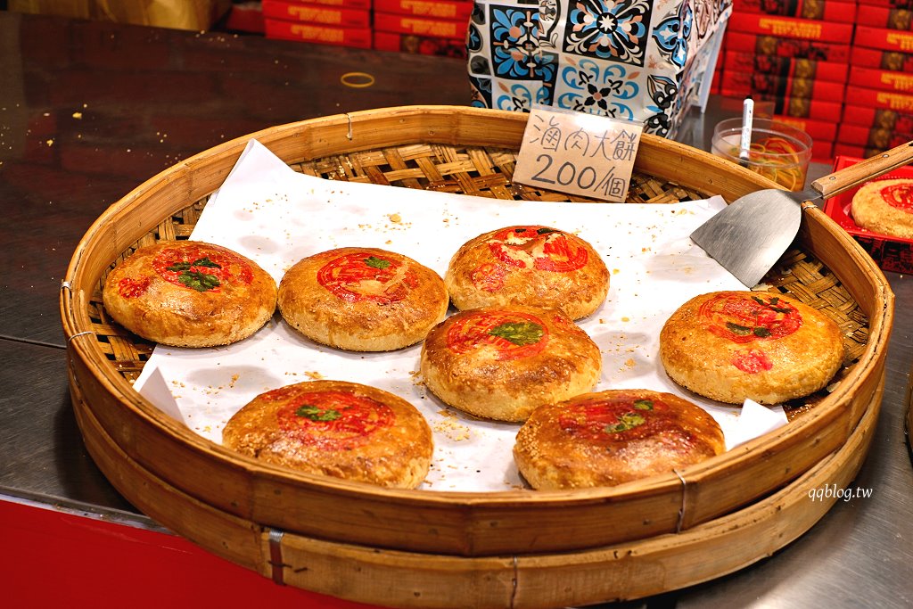 苗栗通霄︱李記白沙屯肉餅店．白沙屯拱天宮前百年老店的餅香，每日現烤現賣，鹹蛋糕反而深得我心 @QQ的懶骨頭