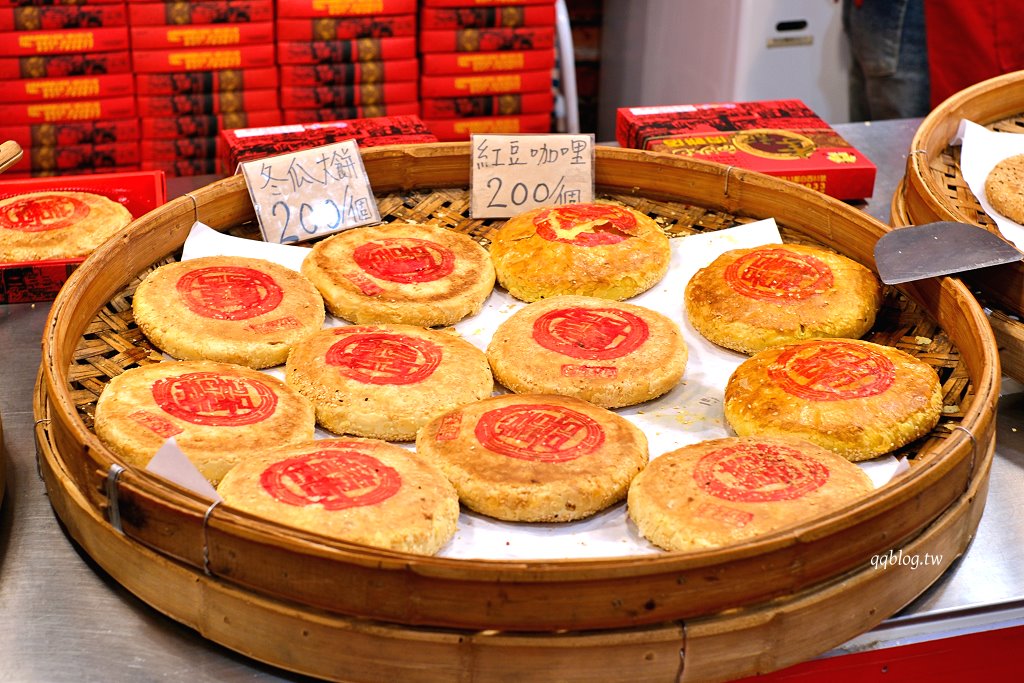 苗栗通霄︱李記白沙屯肉餅店．白沙屯拱天宮前百年老店的餅香，每日現烤現賣，鹹蛋糕反而深得我心 @QQ的懶骨頭