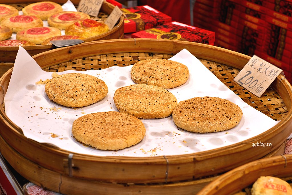 苗栗通霄︱李記白沙屯肉餅店．白沙屯拱天宮前百年老店的餅香，每日現烤現賣，鹹蛋糕反而深得我心 @QQ的懶骨頭