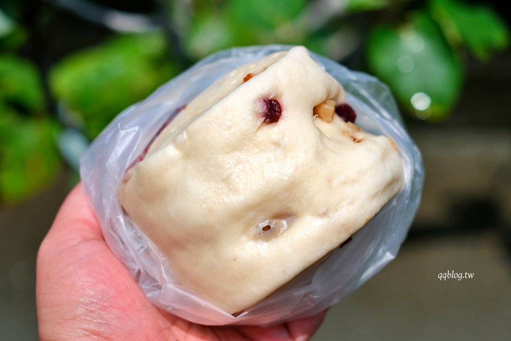 苗栗通宵︱阿潔老麵饅頭．堅持老麵發酵揉製麵糰，選用當地食材，鬆軟又香Q @QQ的懶骨頭