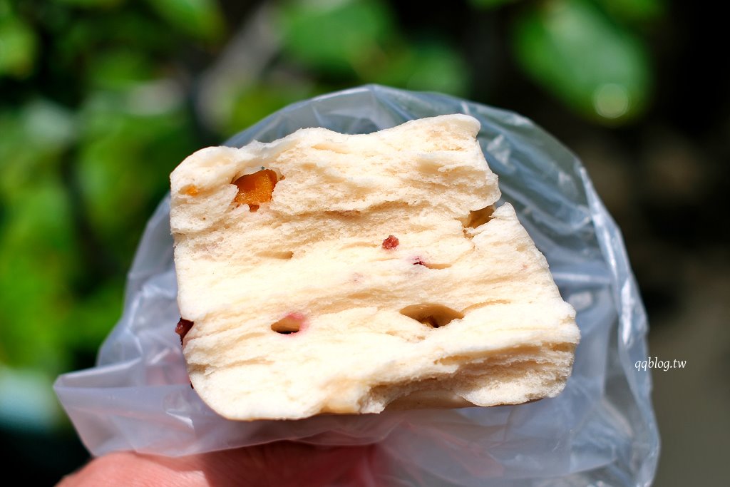 苗栗通宵︱阿潔老麵饅頭．堅持老麵發酵揉製麵糰，選用當地食材，鬆軟又香Q @QQ的懶骨頭