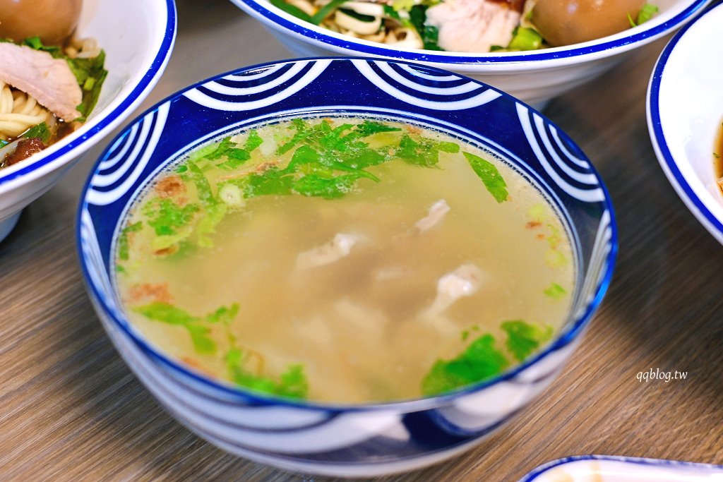 苗栗三義︱鄉村麵館．傳承三代的老字號客家麵館，用餐空間寬敞舒適 @QQ的懶骨頭
