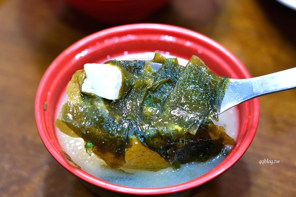 苗栗通霄︱阿叡丼飯 生魚片 壽司．超厚切生魚片，價格親民又大碗 @QQ的懶骨頭