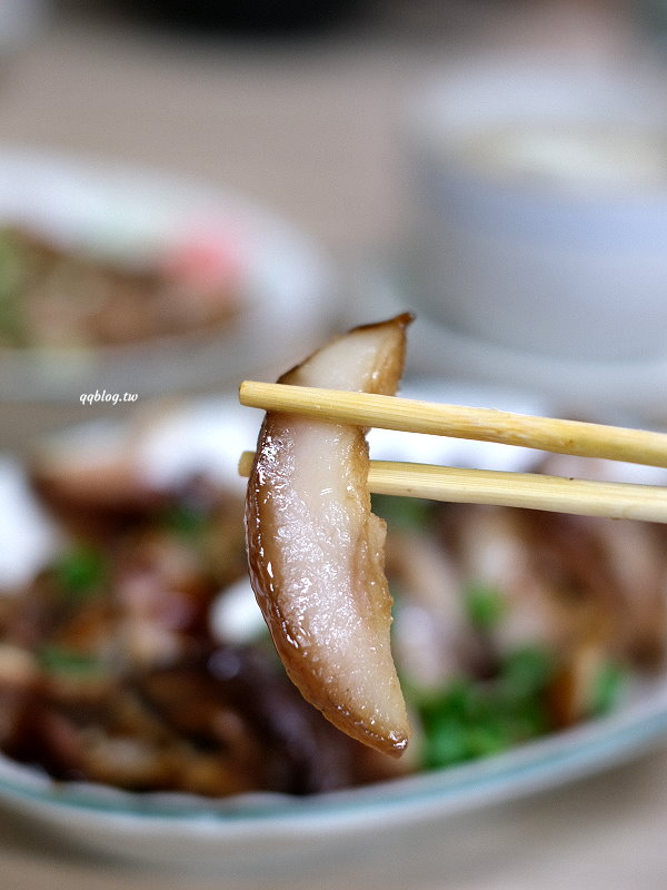 台中東勢︱東勢鮮蝦大餛飩．大size鮮蝦餛飩口味好，小菜、米糕、排骨酥麵也是不能錯過 @QQ的懶骨頭