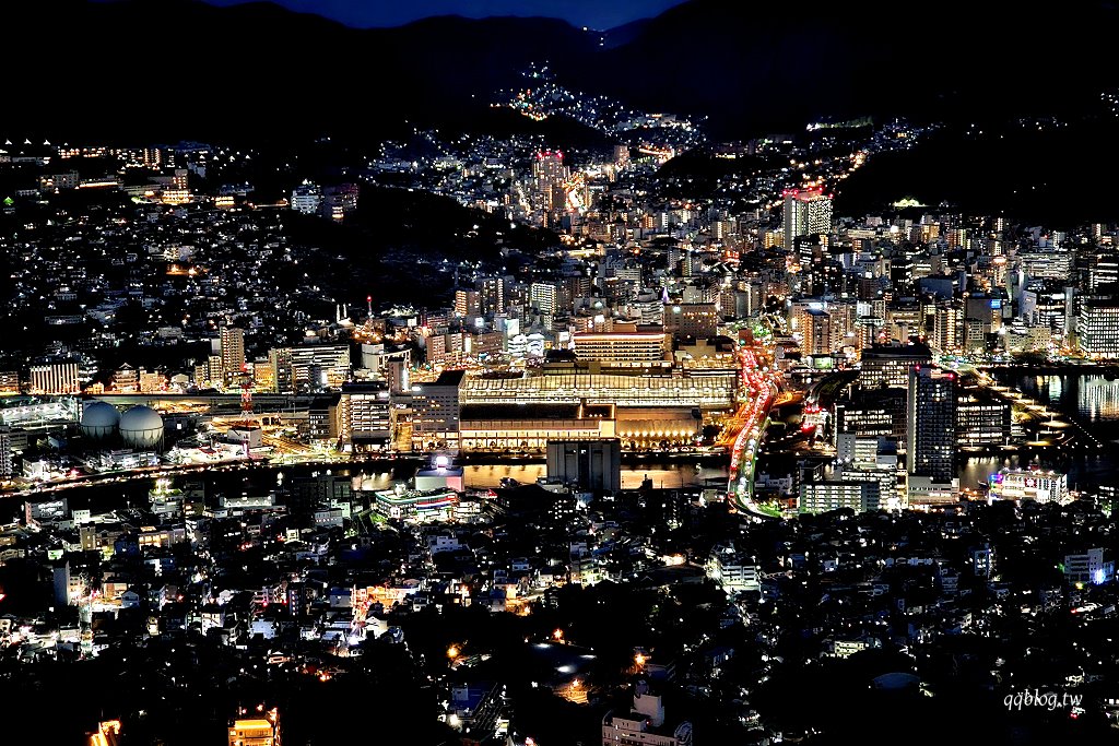 日本長崎︱稻佐山夜景．日本三大夜景之一也是世界新三大夜景，登上瞭望台觀賞美麗的長崎夜景 @QQ的懶骨頭