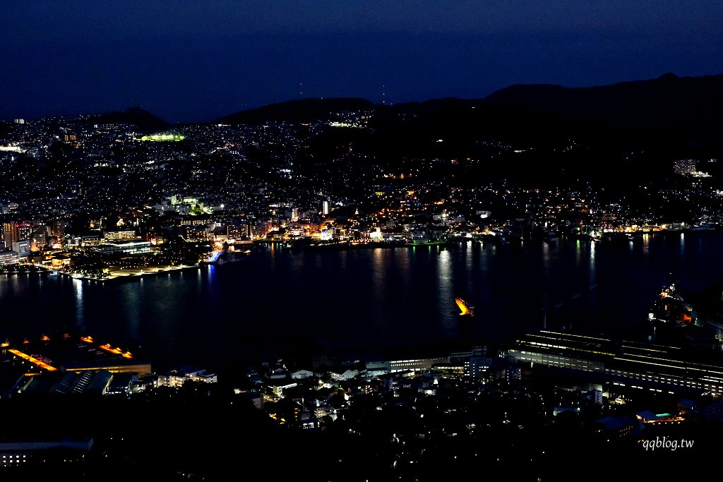 日本長崎︱稻佐山夜景．日本三大夜景之一也是世界新三大夜景，登上瞭望台觀賞美麗的長崎夜景 @QQ的懶骨頭