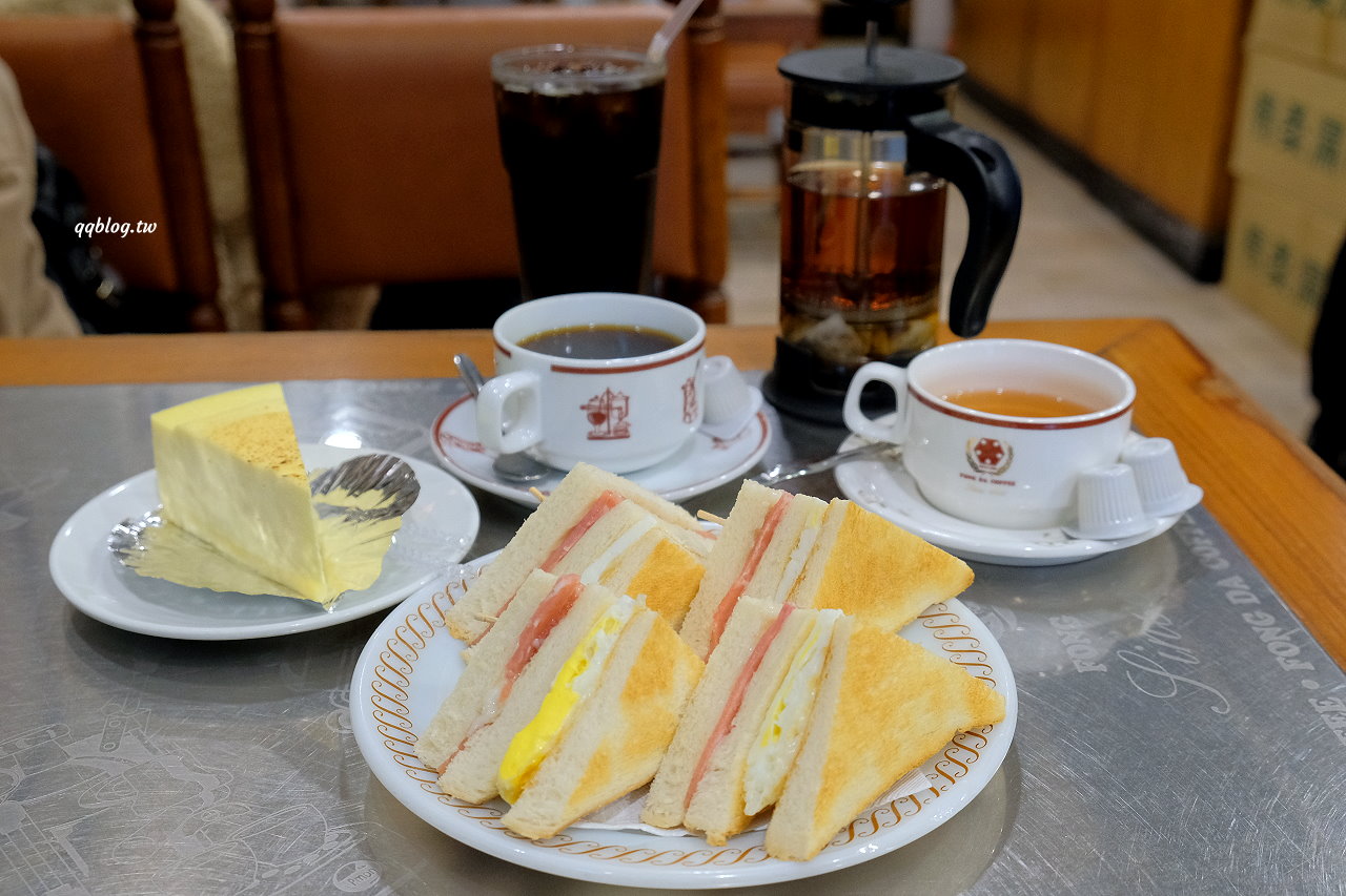台北萬華︱蜂大咖啡．懷舊咖啡館，各式各樣手工餅乾很有古早味