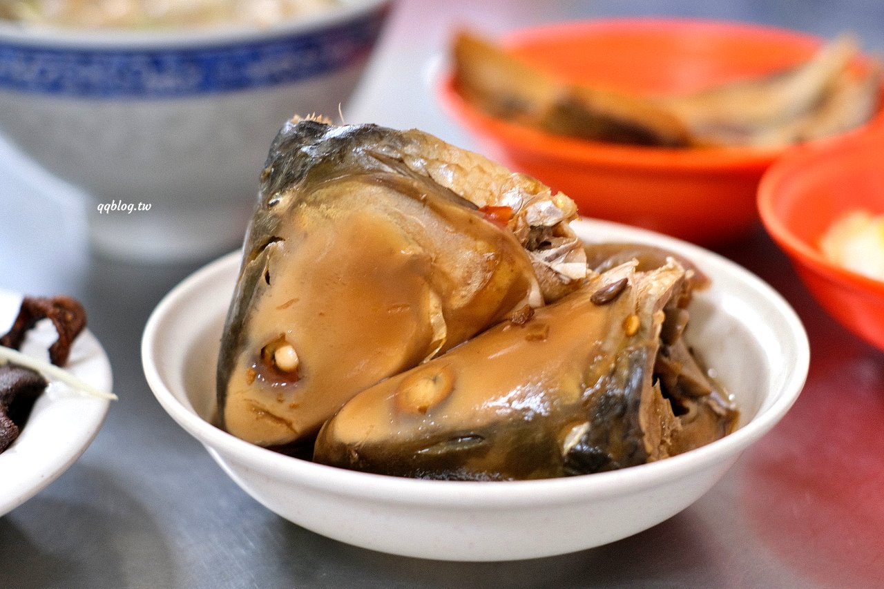 台南安平︱王氏魚皮．安平超人氣早午餐，一份鹹粥一份虱目魚就是美好的一天，2022台南米其林指南-必比登推介 @QQ的懶骨頭